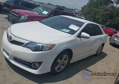 2013 Toyota Camry Se z USA, uszkodzony, nr VIN 4T1BF1FK7DU238279